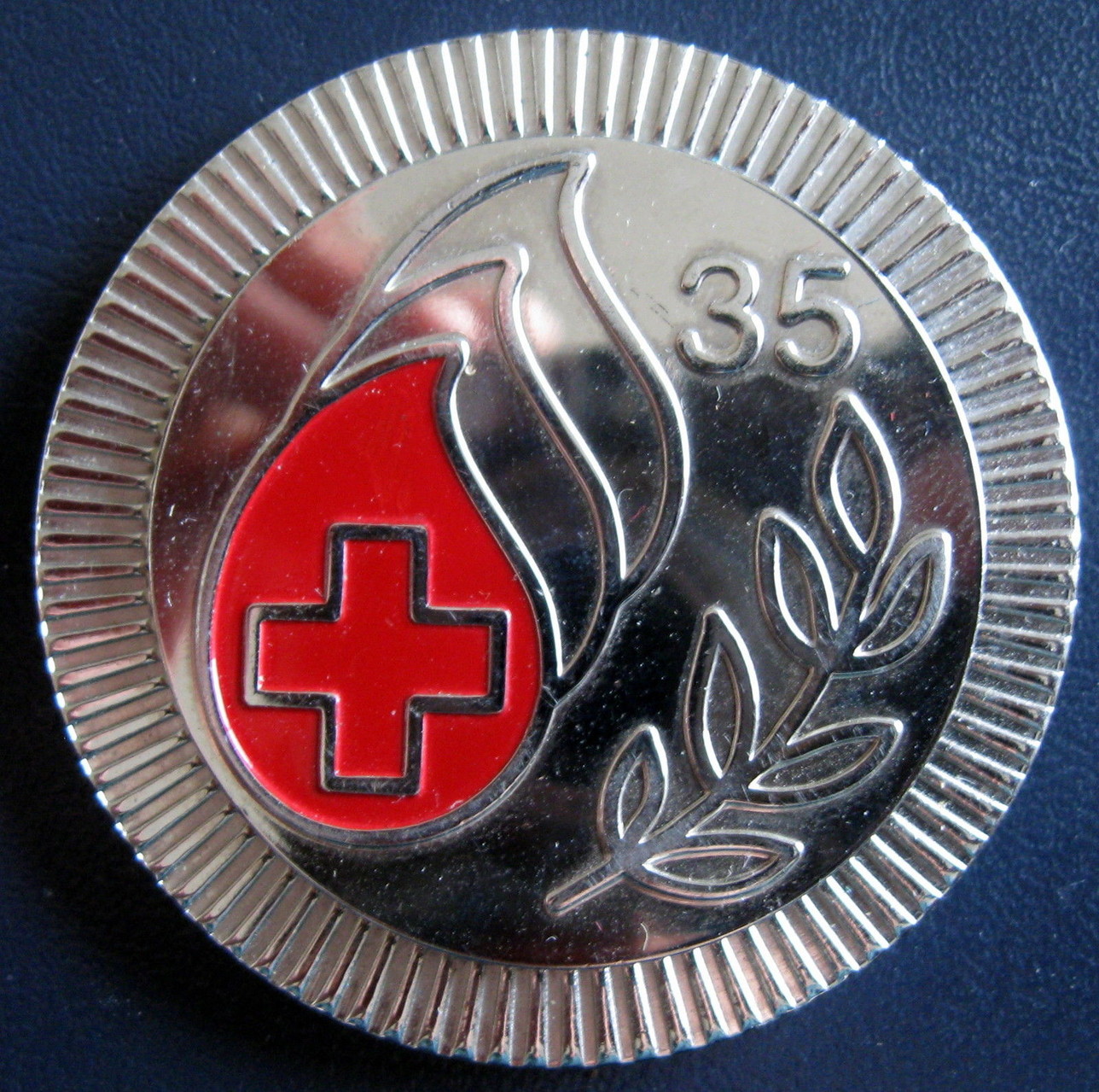 Medalla 35 veces Donante Voluntario de Sangre, Cruz Roja de Yugoslavia.