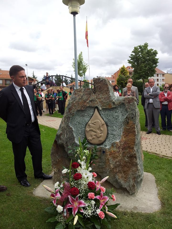 Donantes Sangre Avilés Corvera: Inauguración del Monumento al Donante de Sangre en Valverde de la Virgen del Camino.