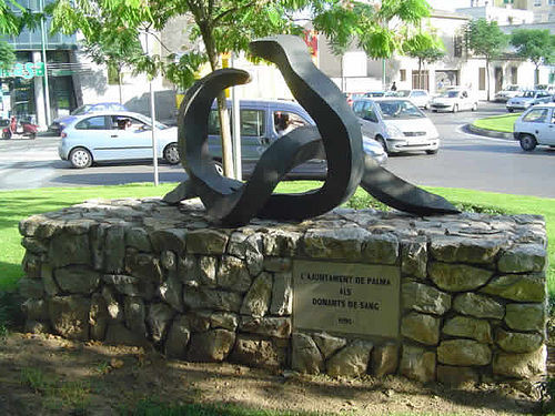 Monument als donants de sang de R. Tugores, en Palma de Mallorca - España, 1995.