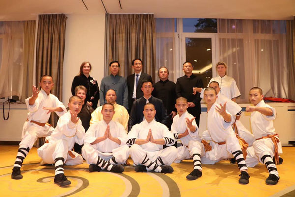 Vorführung Brüssel (one belt & one road) mit Chen Bin und dem Showteam des Shaolintempels China