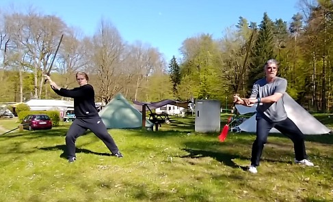 Vorbereitung auf die Lehrerprüfung beim Taiji-Camp 2023 Cezar und Christian