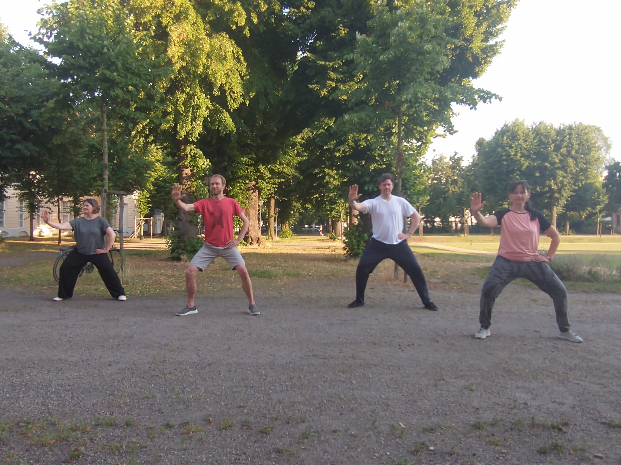 Teilnehmer des Grundkurses im Park