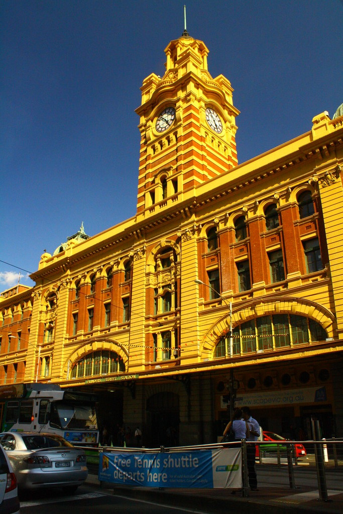 Railway Station an der beruehmten Flinders Street.