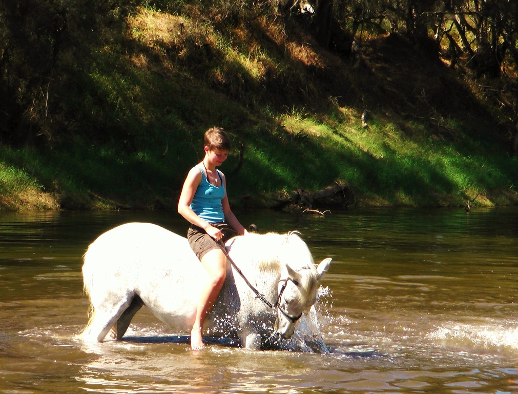 Neben ihrem Lieblingshobby FUTTERN, plantscht FAT TINA am liebsten im Wasser. ;)
