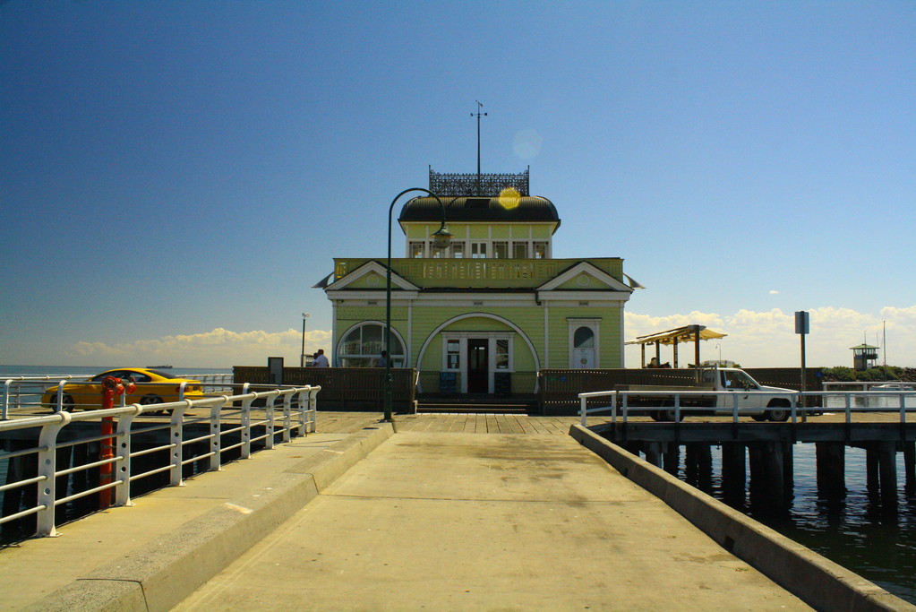 DEr kiosk am St. KIlda Pier war am 11.9.03 abgebrannt..... hatte mich gleich an die Twin tower erinnert.