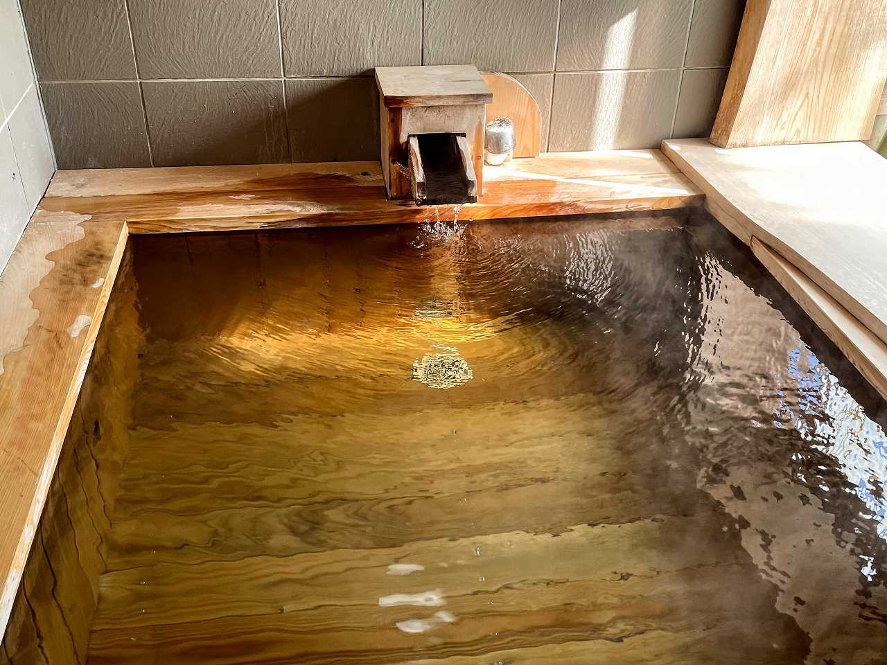 福島の温泉 おすすめ 源泉かけ流しの湯 ウルトラマン 温泉 観光 フード福島は福島県内の情報を提供します