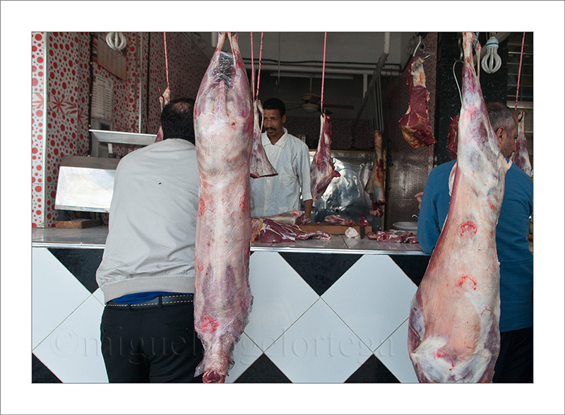 Marruecos, turismo, fotografía de viajes, fotografía callejera, carnicería, carne, venta, puesto, mercado