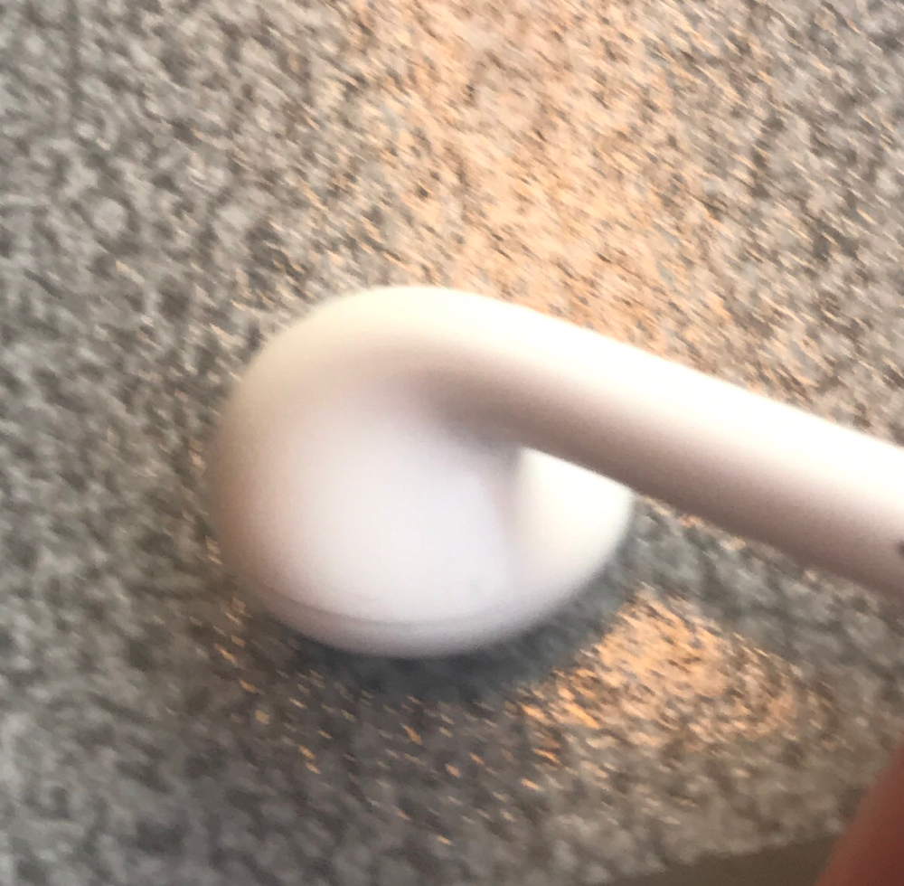 Memcantgetreserved | Reinige die EarPods mit Wasserfreier Druckluft