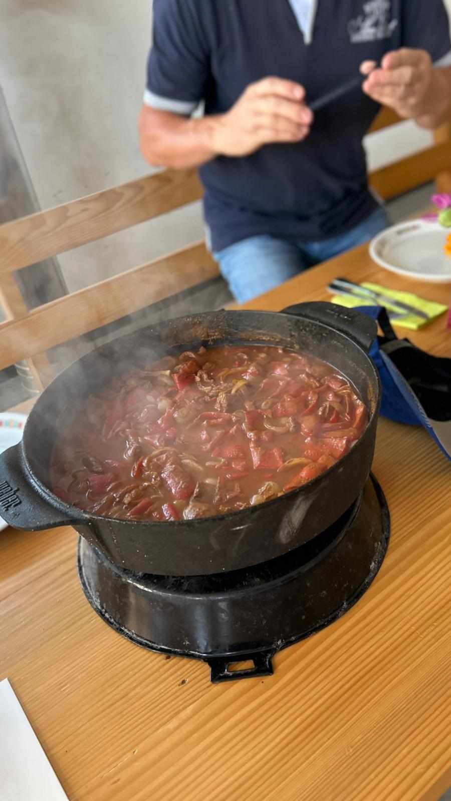 Biohof Sieber Vorarlberg & ALE-X-BBQ Kurs 2023 Dutch Ofen Gulasch 