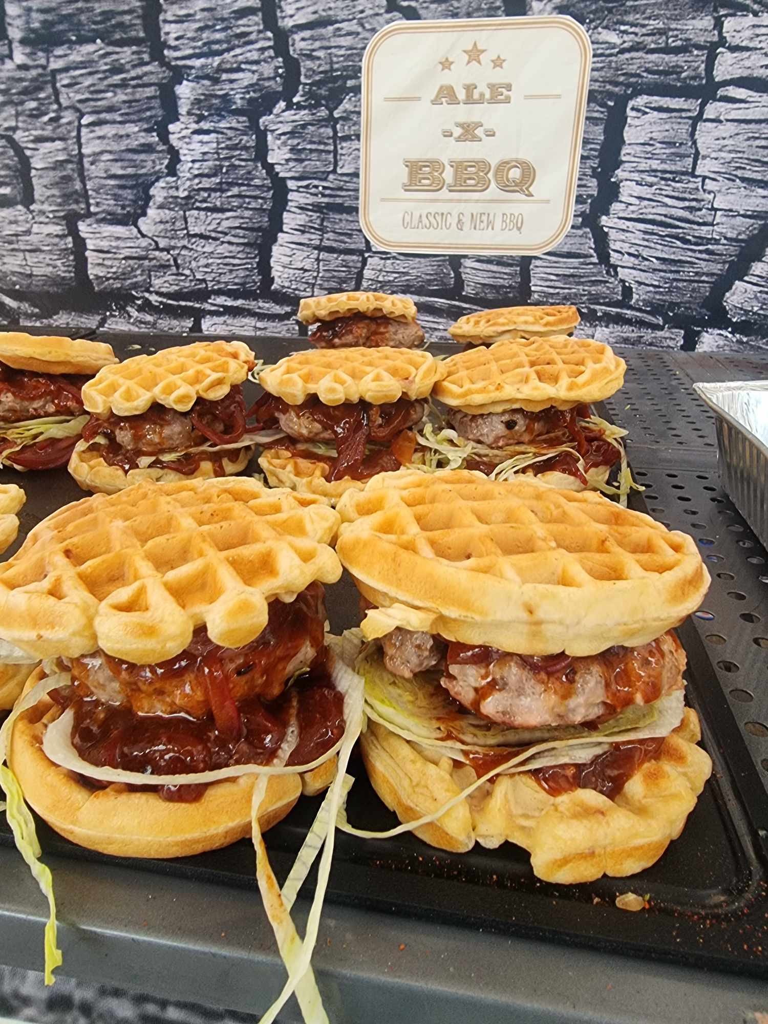 Biohof Sieber Vorarlberg & ALE-X-BBQ Kurs 2023 Waffelburger 