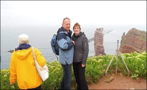 Besuch auf Helgoland. Die "Lange Anna" im Hintergrund