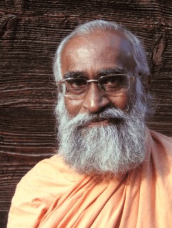 Swami Yogeshwarananda Giri