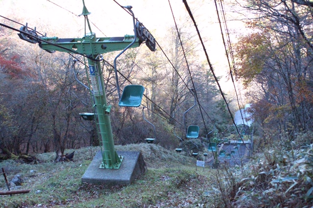 登山道から見えるこのリフト！圧巻