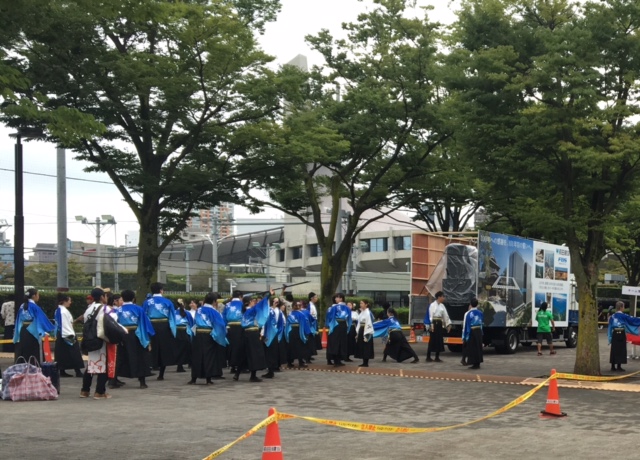 ＮＨＫ前ストリート！　地方車が踊り子を先導します☆