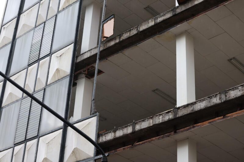 ¿Por qué cayeron ventanales en San José? Consejos para evitar riesgos en tu edificio