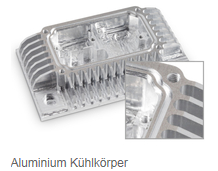 Auf diesem Bild ist ein gefräster Aluminiumkühlkörper abgebildet.