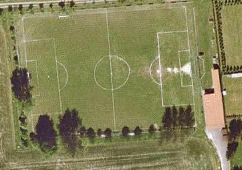 Helmsdorfer Sportplatz (Foto: Google Maps)