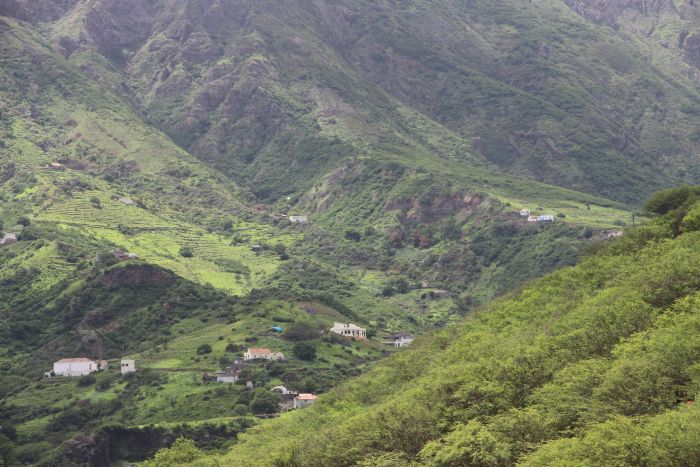 View of the valley on the way to Cachaço