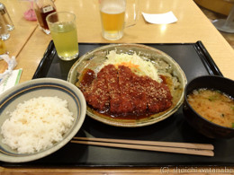 ビールまで頼み贅沢モードですが、しばらく日本でご飯食べられませんし! ちょっと奮発で!