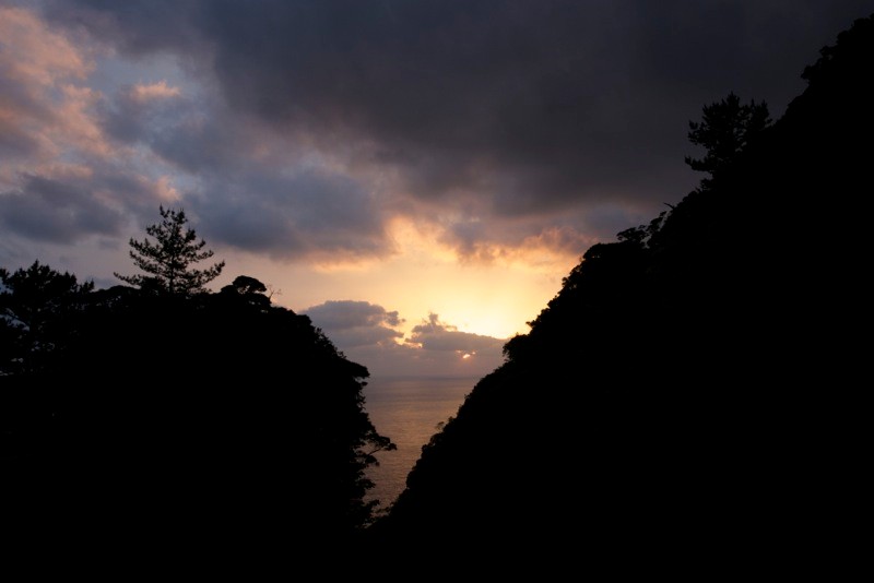 本日の夕陽、宿へ急いでいる途中だったのでじっくりとは撮れませんでしたが、きれいでした