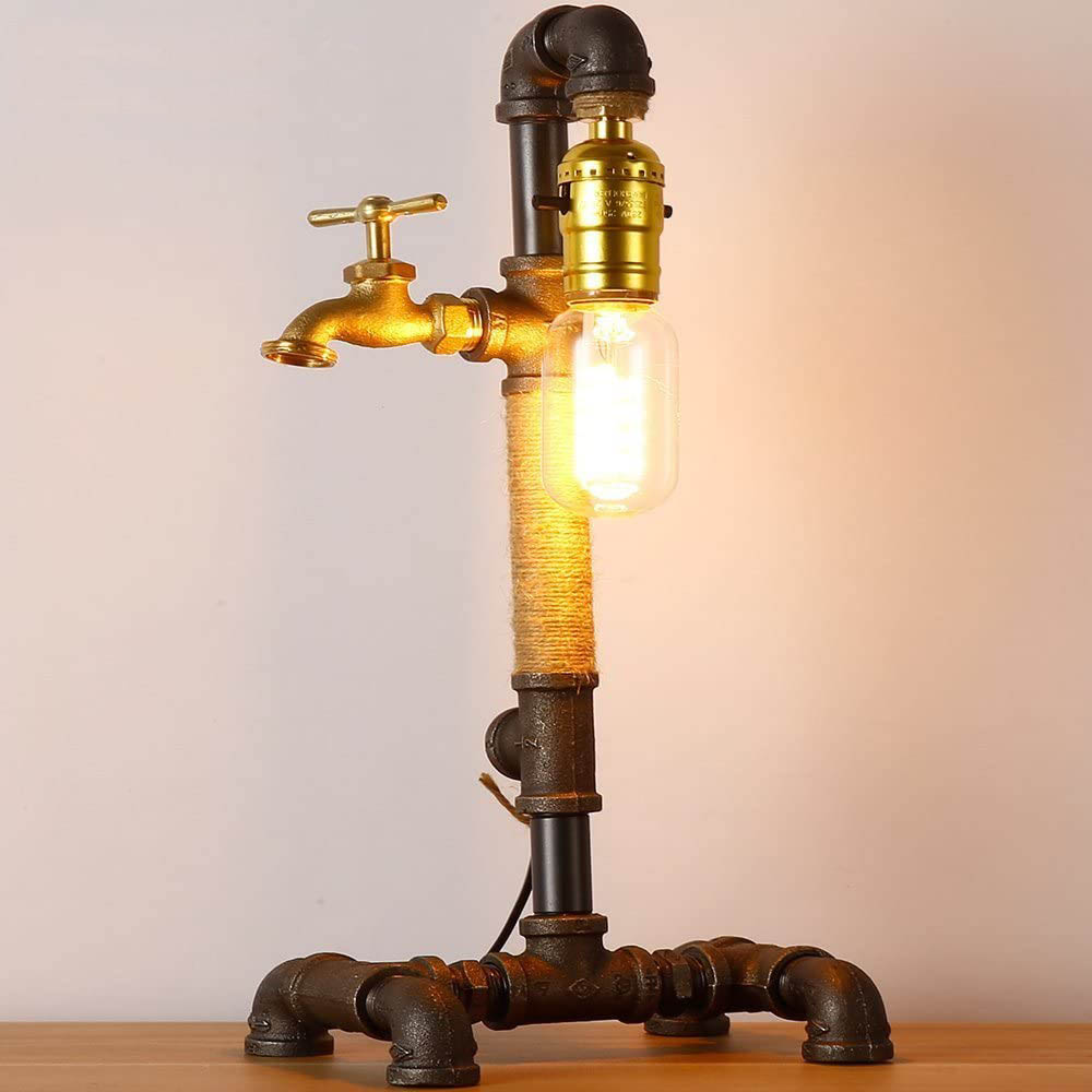 Lampada da tavolo stile industrial 61h cm in metallo effetto ruggine