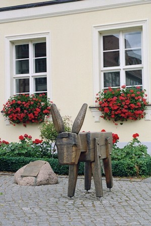 Schuldesel am Rathaus