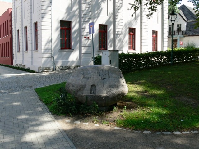 Steinskulptur am Friedenspark