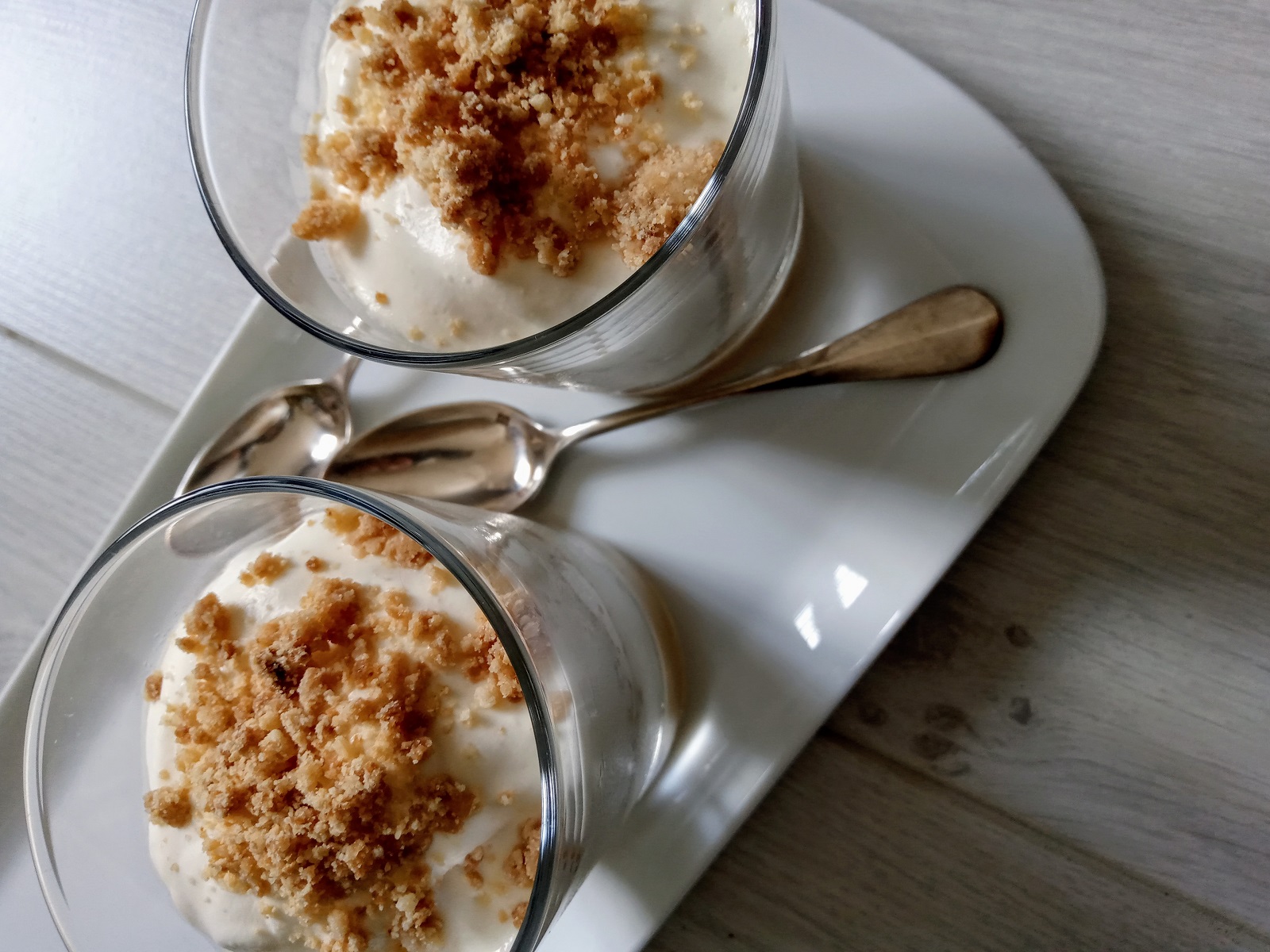 Apple and sweet wine tiramisu