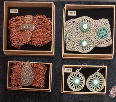 Umgarnte Steine  - Schmuck von Melina Kumer-Reichmann aus Kärnten