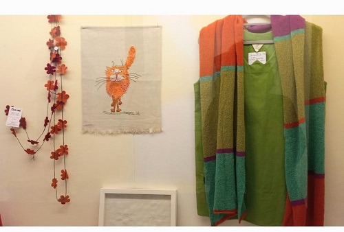 Stitcheries /gestickte Bilder von Gina Ballinger , Wollschals und Stolas von Maria Nefischer