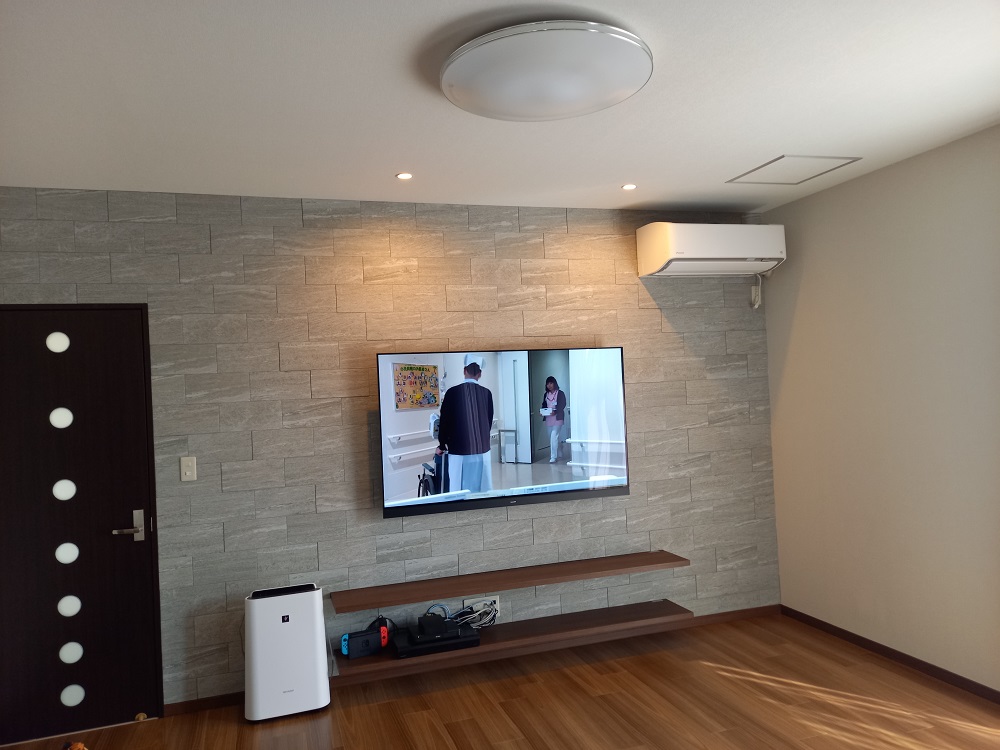 エコカラットと壁掛けテレビ LIXILリフォームショップ山田組