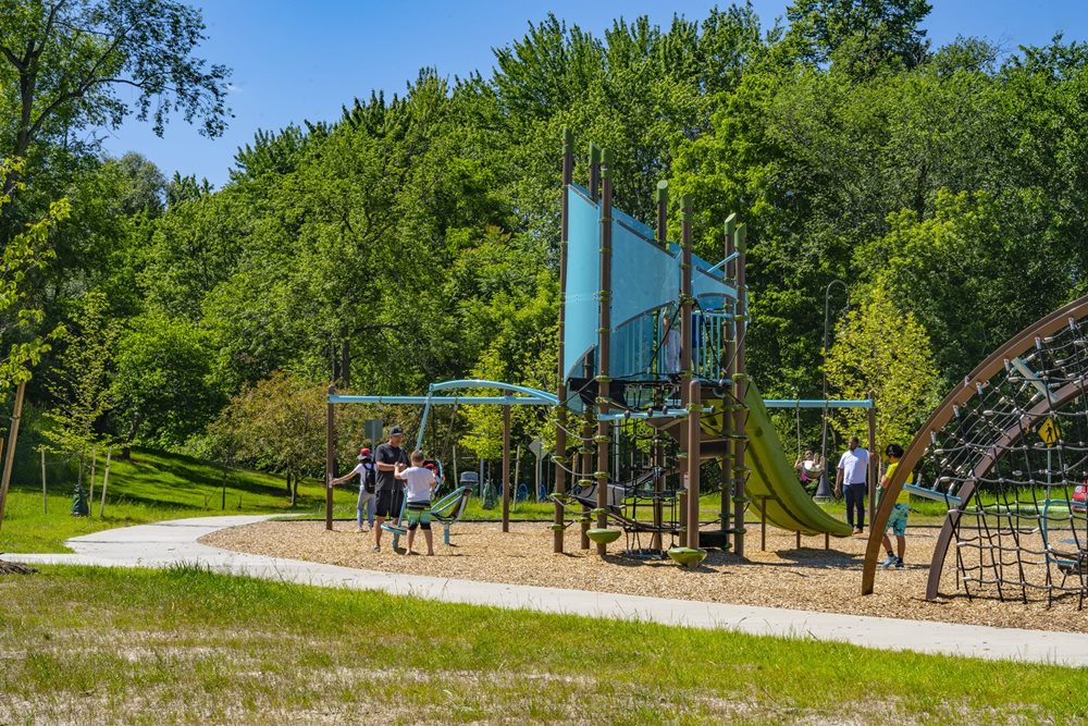 大学が見える公園 Lakeshore Park - mamaSAPO Novi