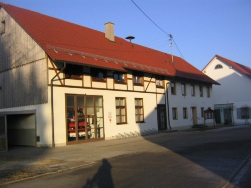 Feuerwehrgerätehaus und "Alte Schual"