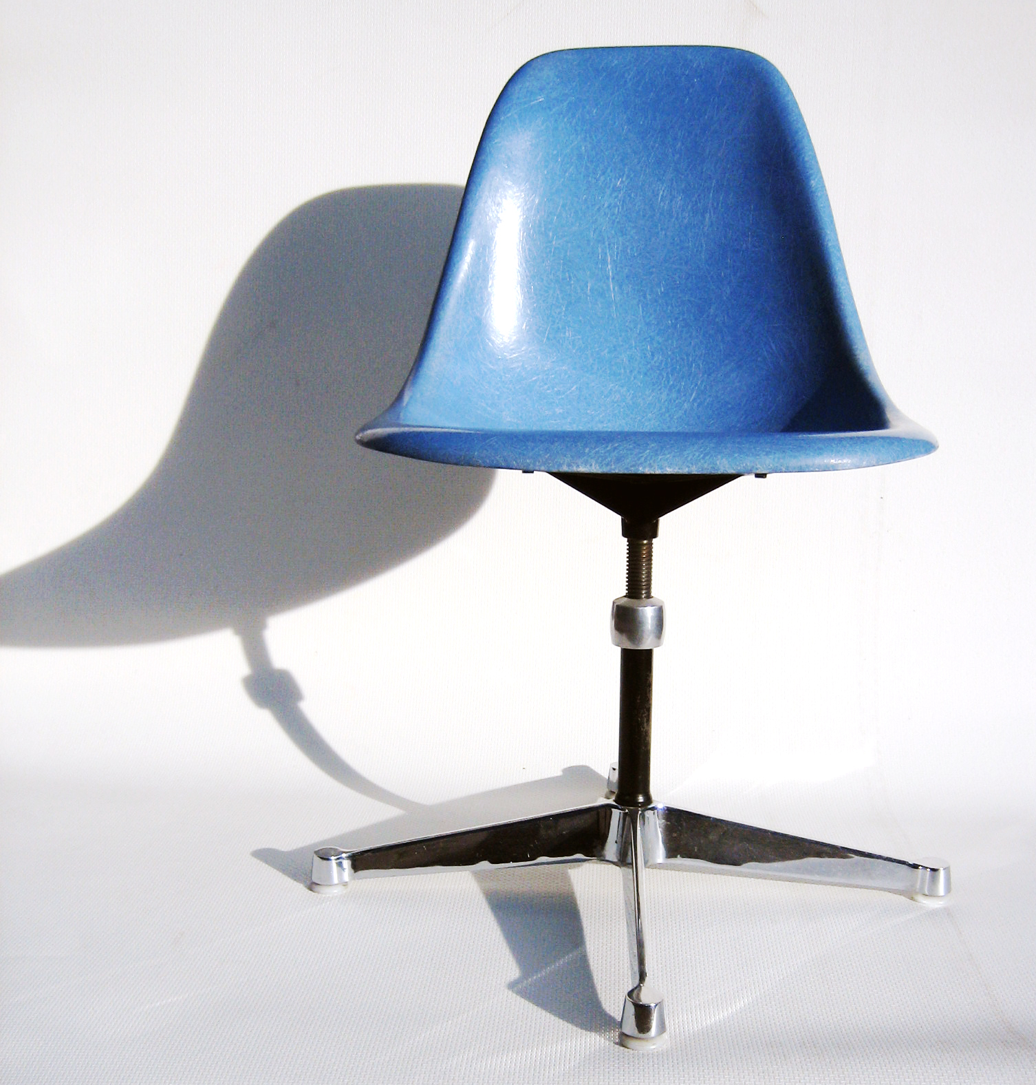 Eames Shell Chair Drehstuhl