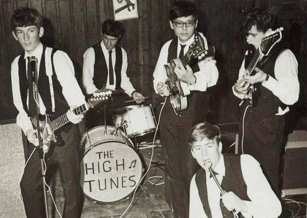Na veel repeteren was hun eerste optreden op 10 maart 1965