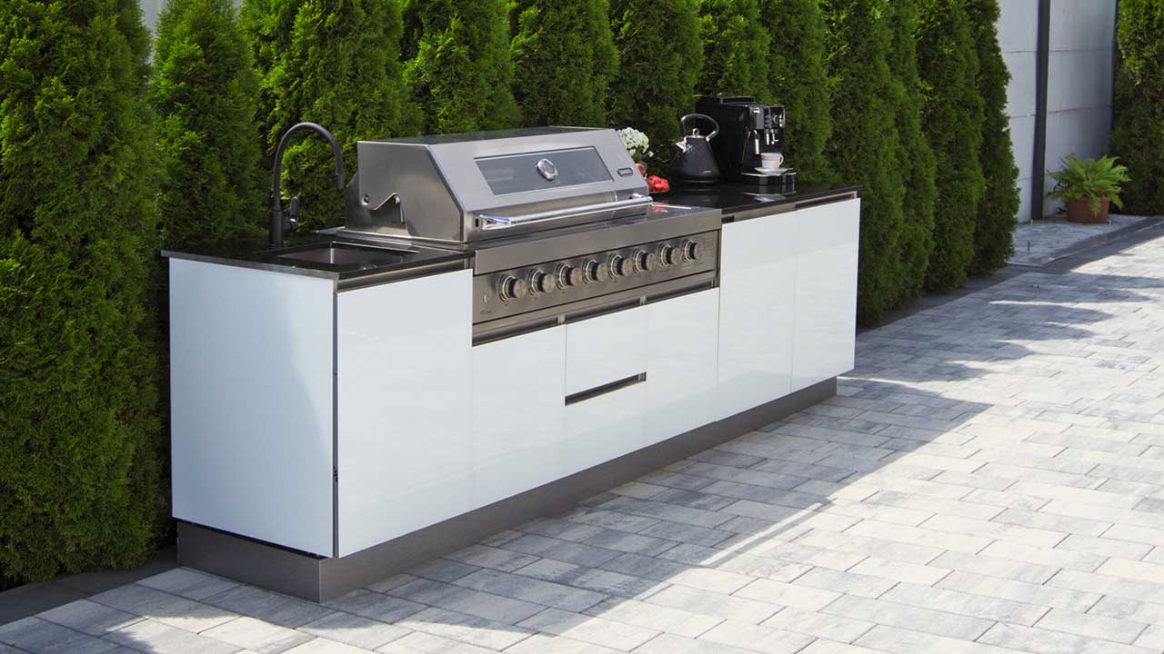 Robuste und multifunktionale Gartenküche 