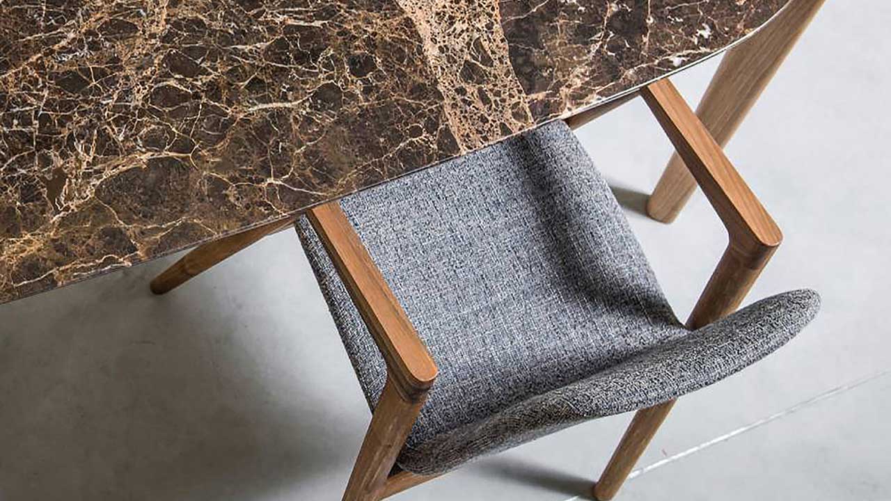 Zeitlose und handgefertigte Designmöbel aus Holz