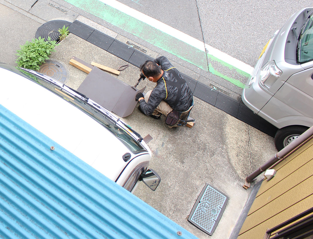 屋根板金の現場加工｜雨漏り修理工事【さいたま市北区日進町】