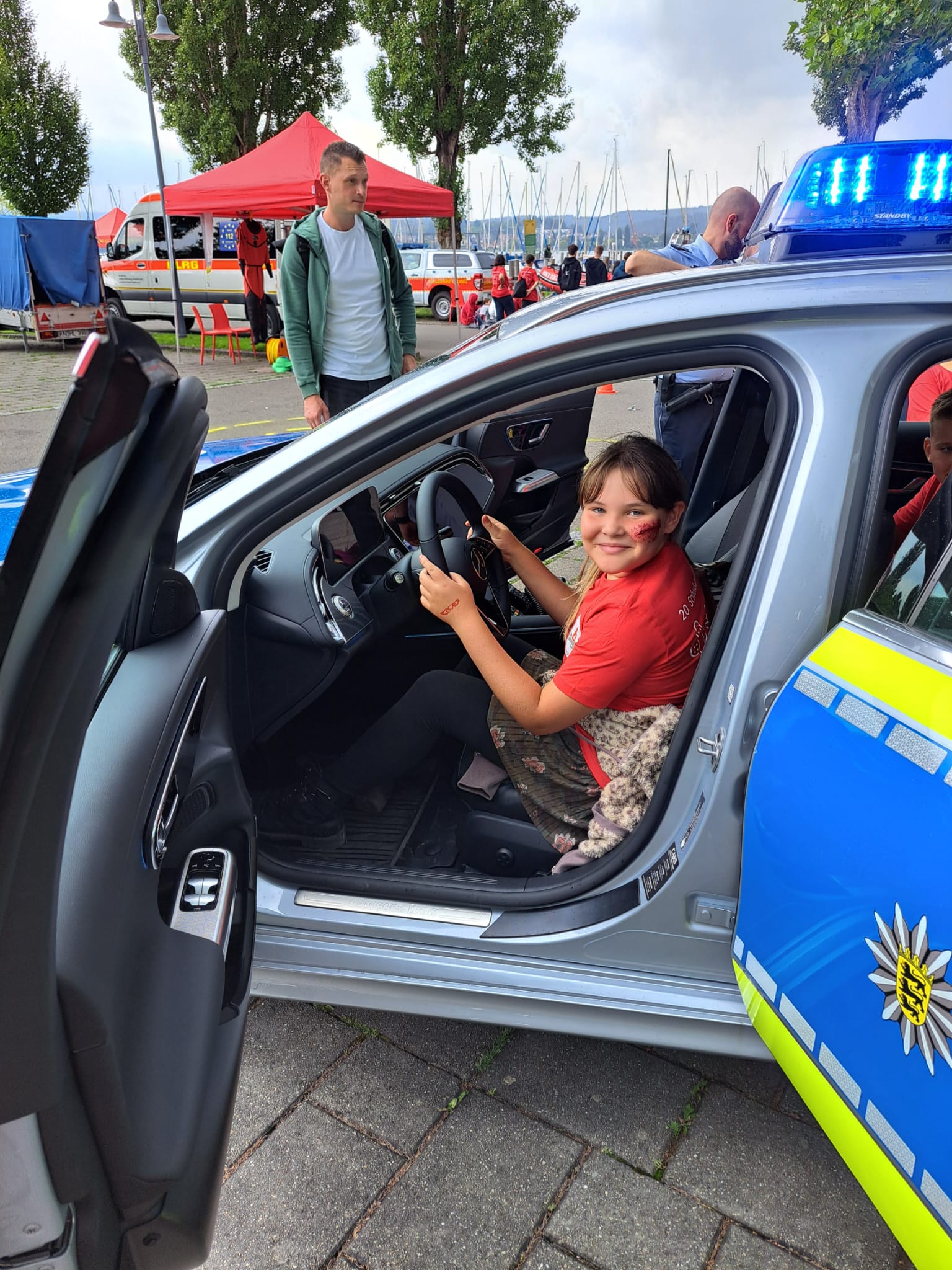 So fühlt es sich vorne im Polizeiauto an