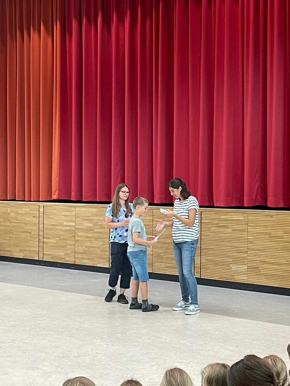 Die Ehrenurkunde der Juniorhelfer wurde vergeben