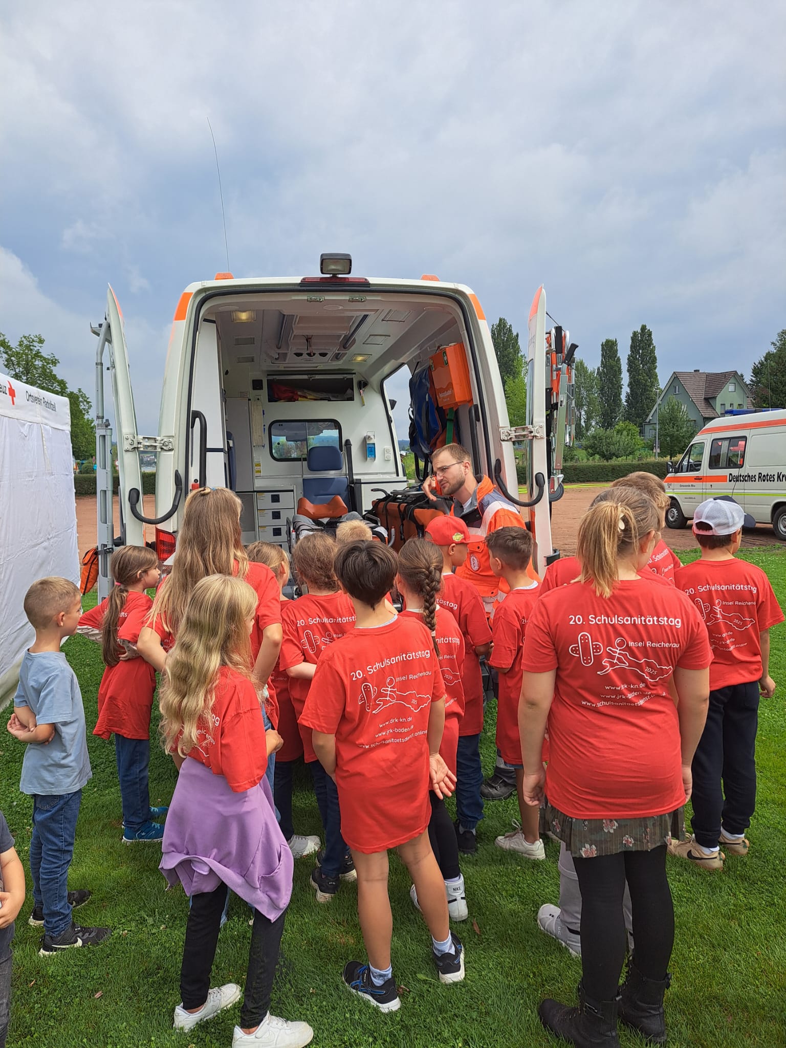 Auch einen Rettungswagen konnte man besichtigen