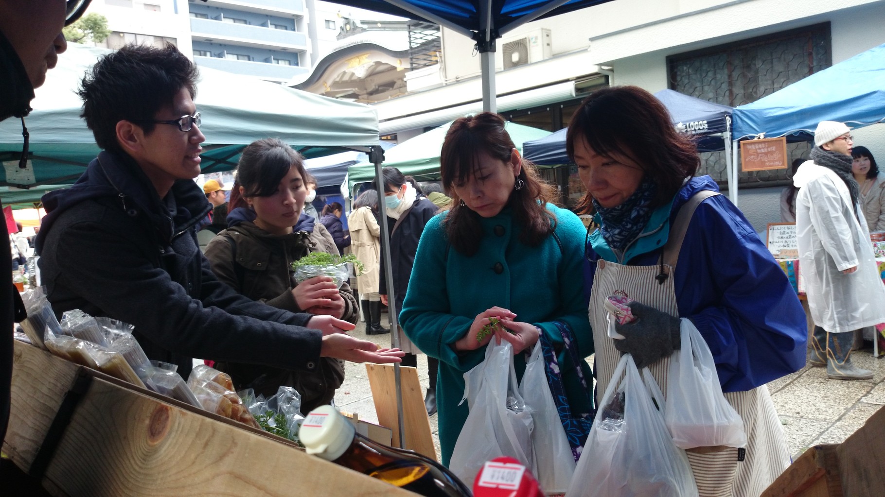 お客さんに自然農法の魅力を伝えるのはとても楽しいです＾＾