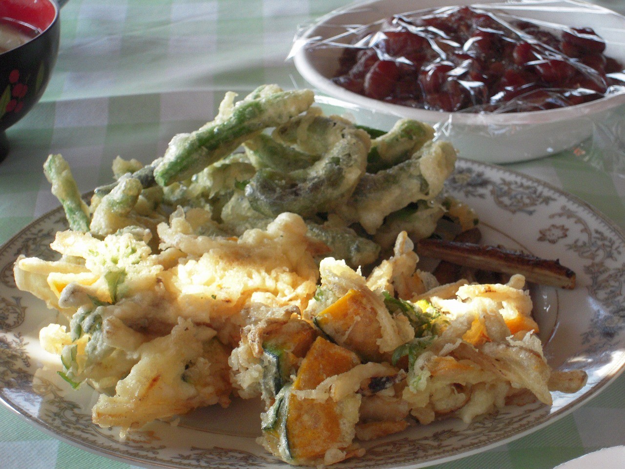 イベントでは、とれたて野菜を天ぷらにして食べることも・・・！絶品です！