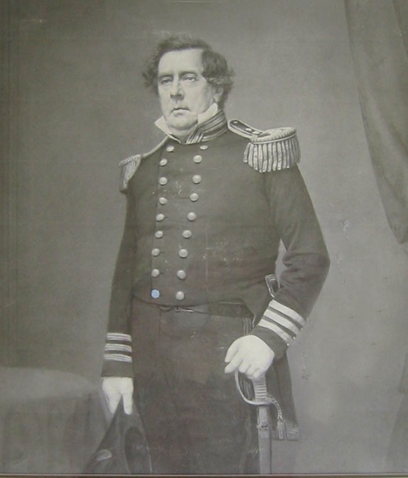 Altered photograph by Matthew Brady with button added to uniform. Unknown source / 手を加えられたマシュー・ブレイディの写真。失われた制服のボタンが加えられている 写真:出所不明