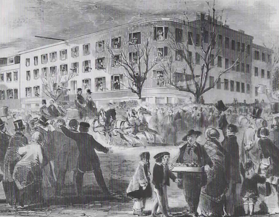 Crowded street scene in front of the Willard Hotel upon the arrival of the Japanese embassy in 1860. From Kiplinger Washington Collection in Willard Hotel History / 1860年、日本の使節団到着時, 一目見ようと集まった人々で混雑するホテル前の通り