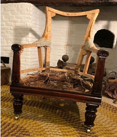 Final preparation before given to upholsterer, Christine O’Connell / 張替え職人クリスティン・オコネルに手渡す前、修理のための下地処理を終えた椅子