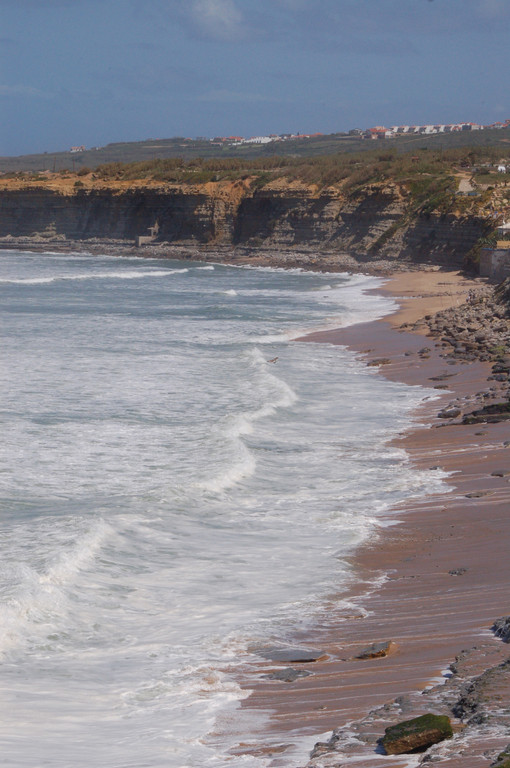 Ericeira, normalement ;les vagues sont pleines de surfeurs