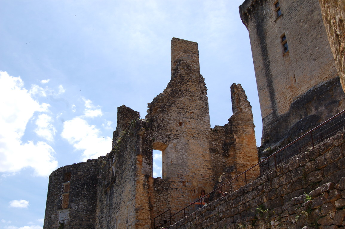 ruines exterieurs du chateau