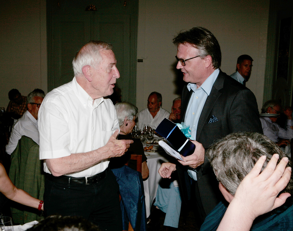 Peter Studer im Gespräch mit Luzerns neuem Stadtpräsidenten Stefan Roth.