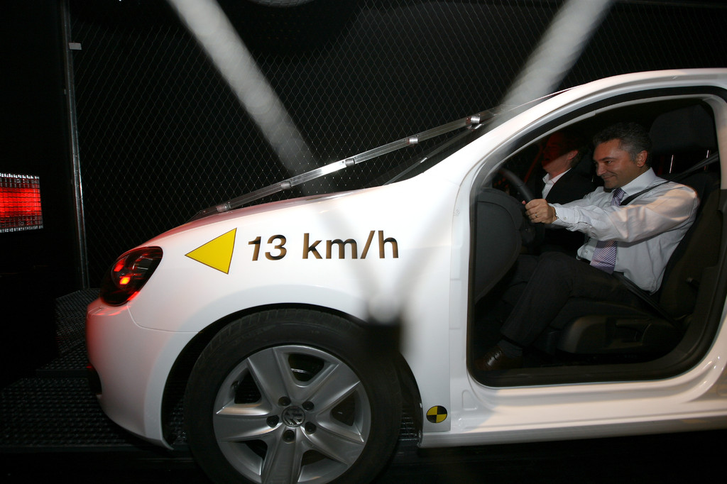 Crash-Test: Mit 13 km/h kann man die Wirkung einer Kollission  erleben.